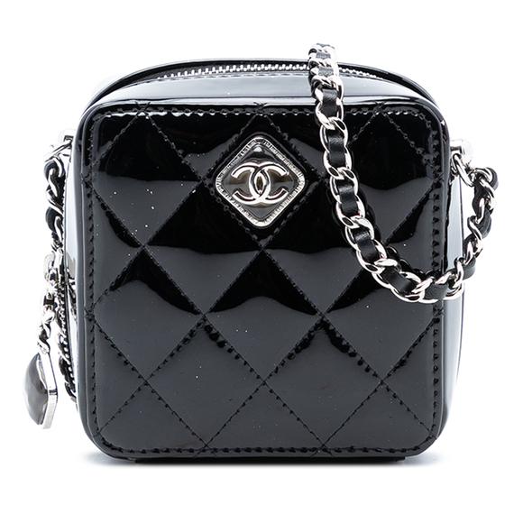 Chanel Handbags - Pre-Loved Chanel CC Quilted Patent Diamond Resin Clutch With Chain